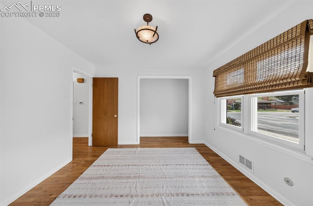 Image 24 of 46: Kitchen