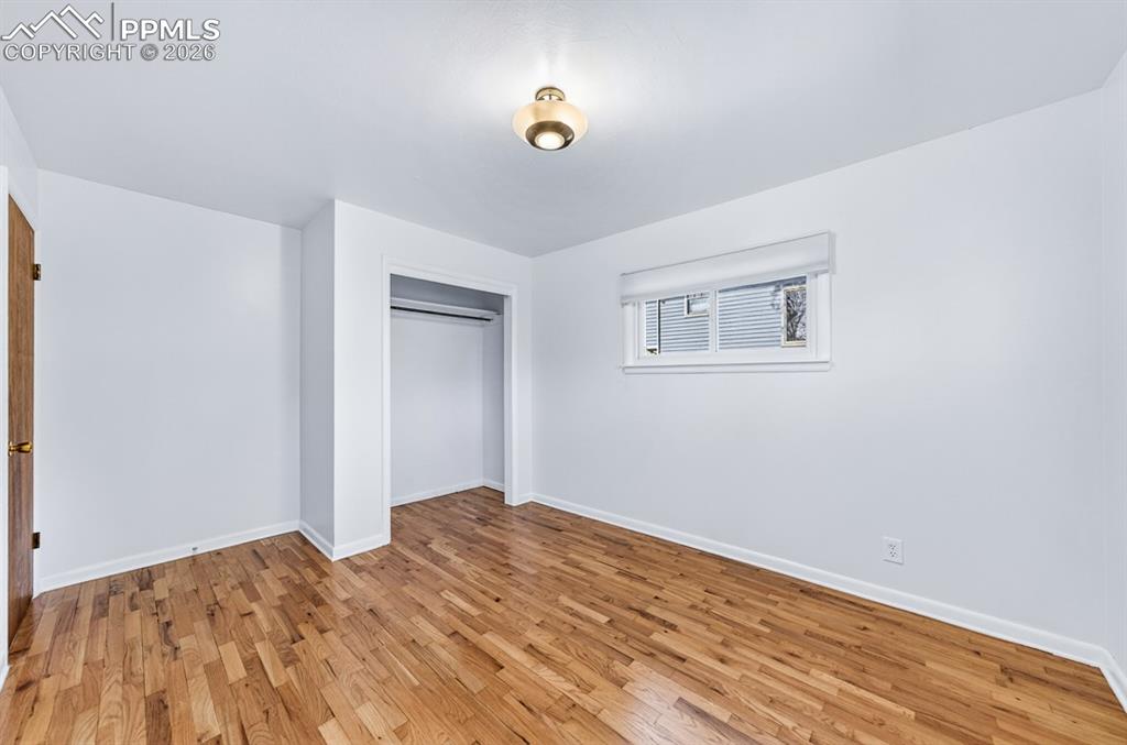 Image 32 of 46: Bedroom