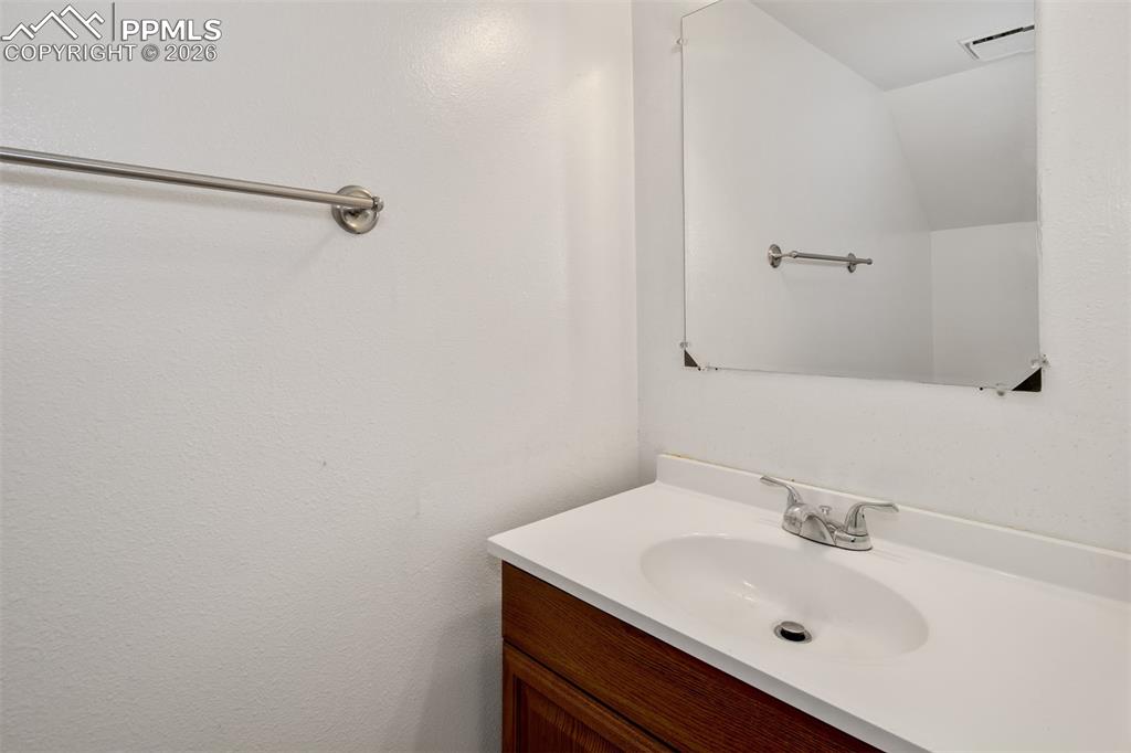 Image 15 of 21: Bathroom