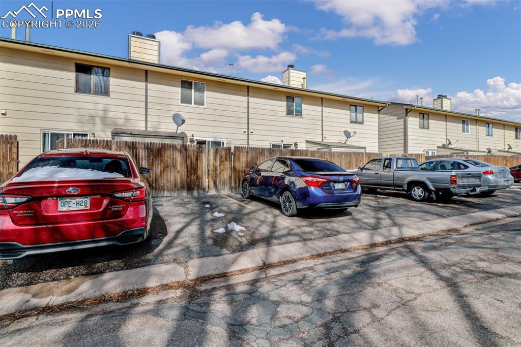 Image 19 of 21: Parking