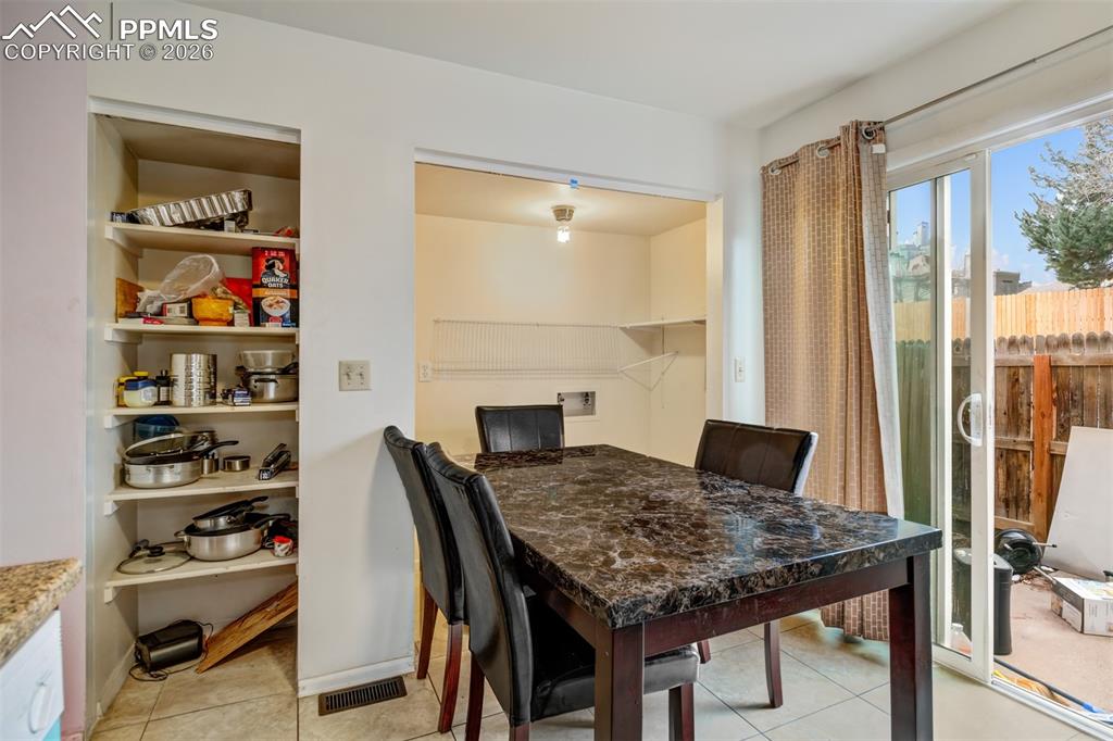 Image 5 of 21: Dining Area