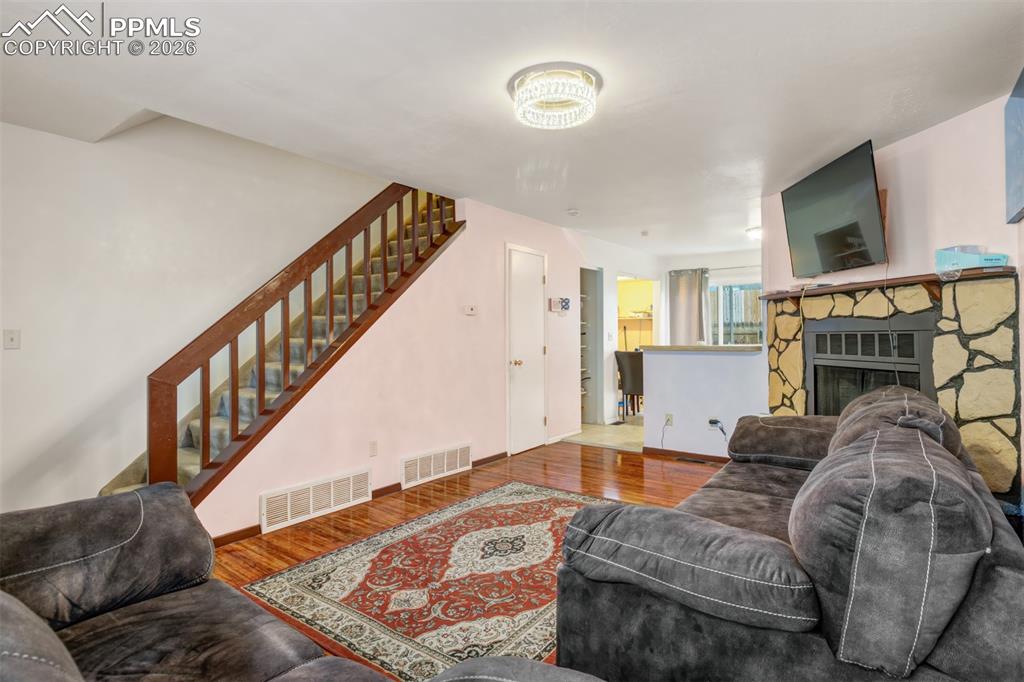 Image 7 of 21: Living Room