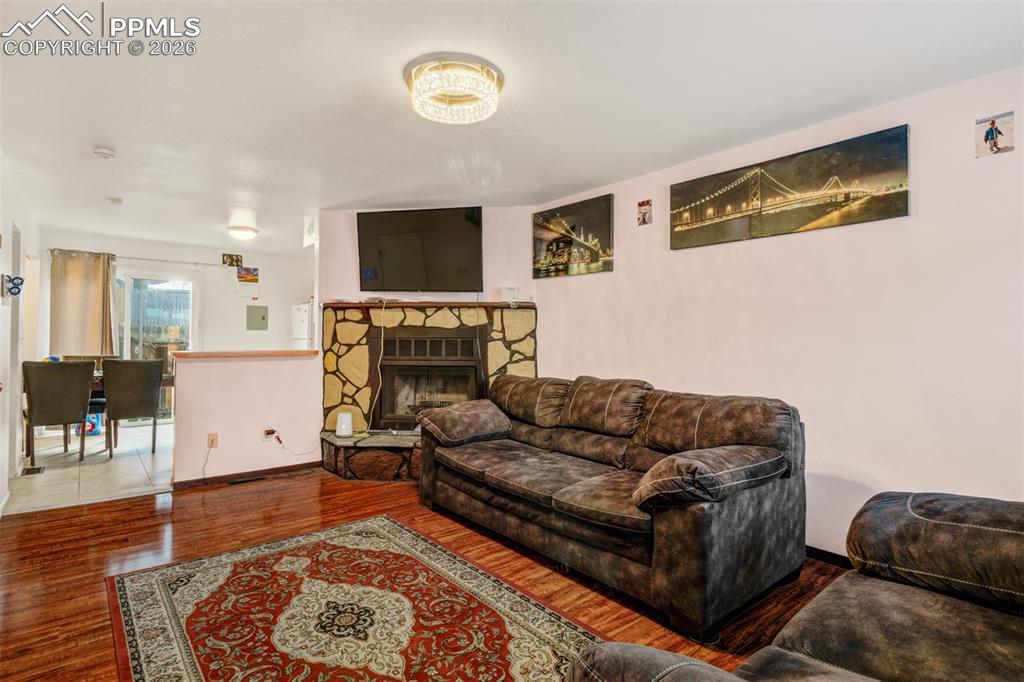 Image 8 of 21: Living Room