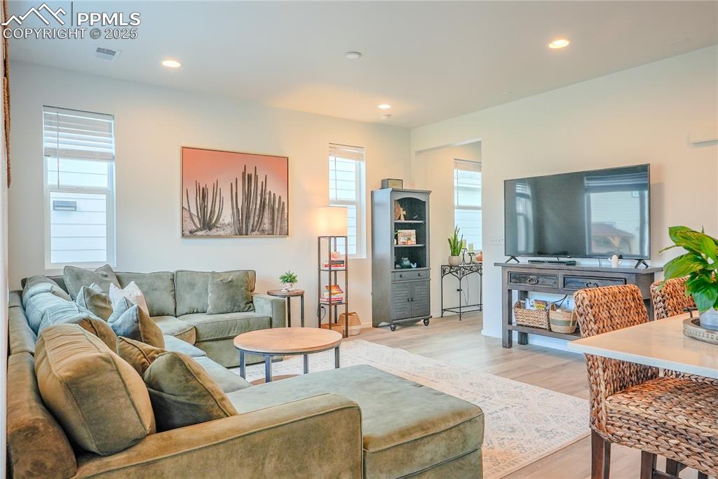 Image 10 of 31: Living Room