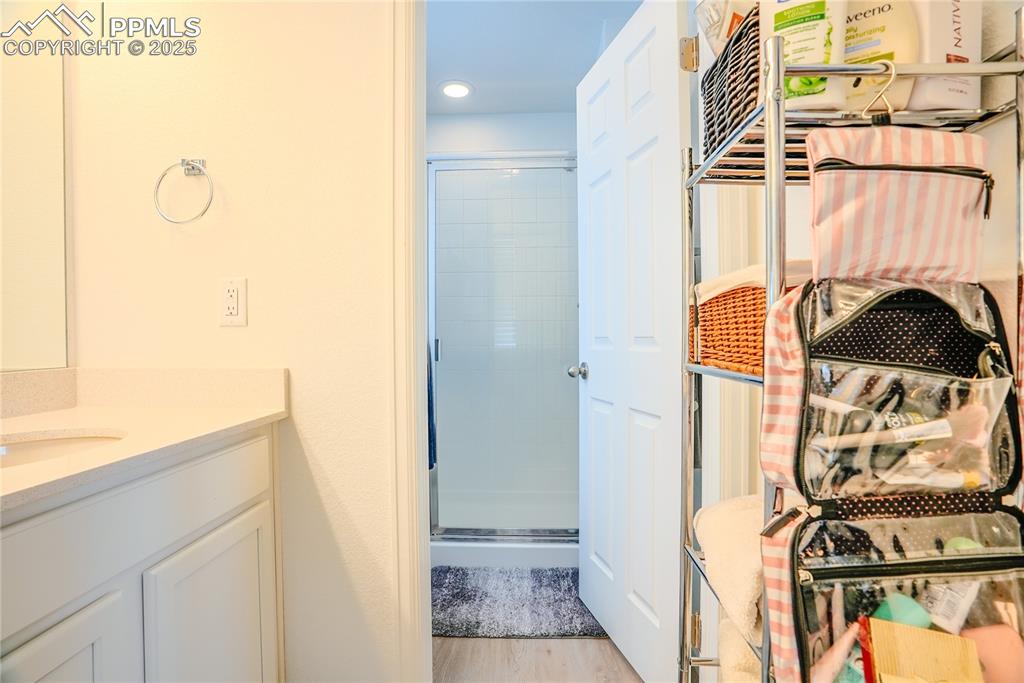 Image 21 of 31: Bathroom