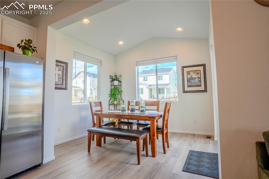 Image 3 of 31: Dining Area