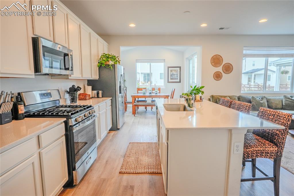 Image 7 of 31: Kitchen