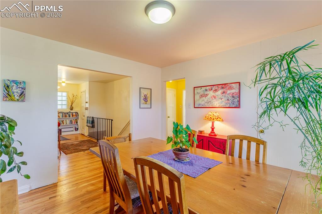 Image 15 of 42: Dining Area