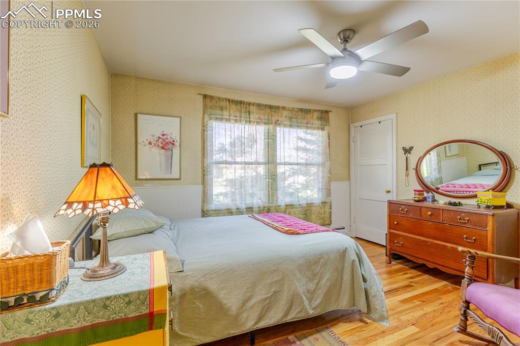 Image 18 of 42: Bedroom