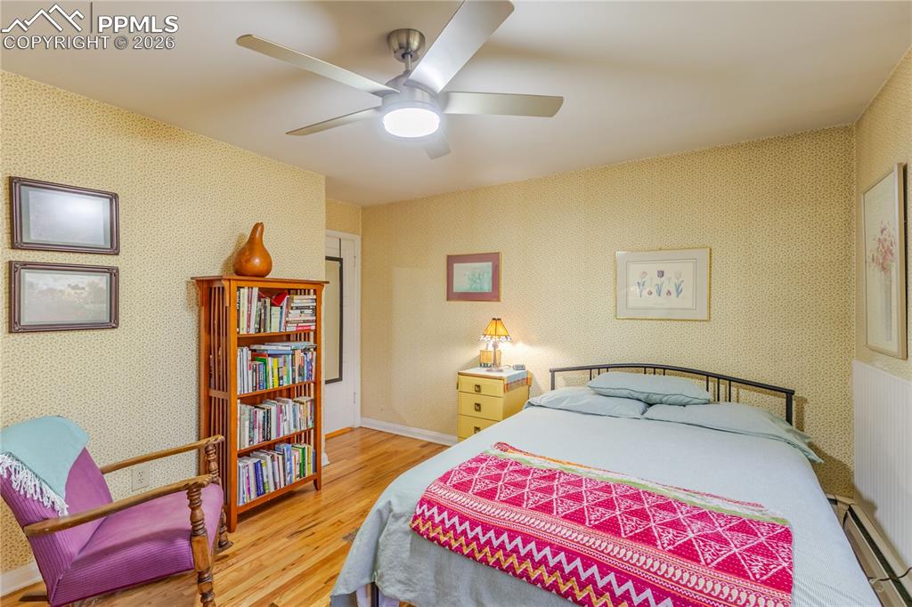 Image 19 of 42: Bedroom