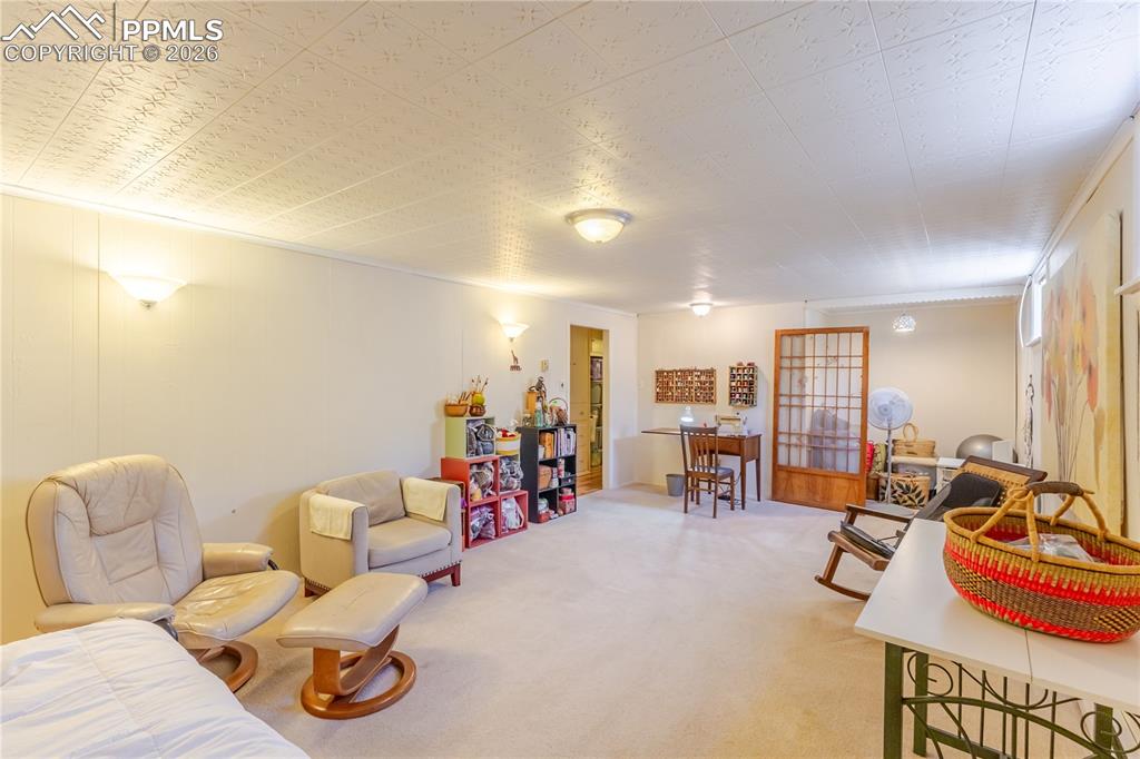 Image 24 of 42: Family Room