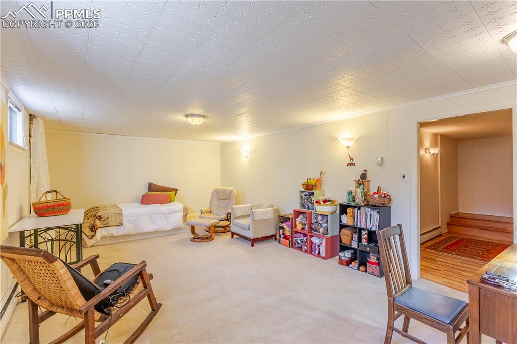 Image 26 of 42: Family Room