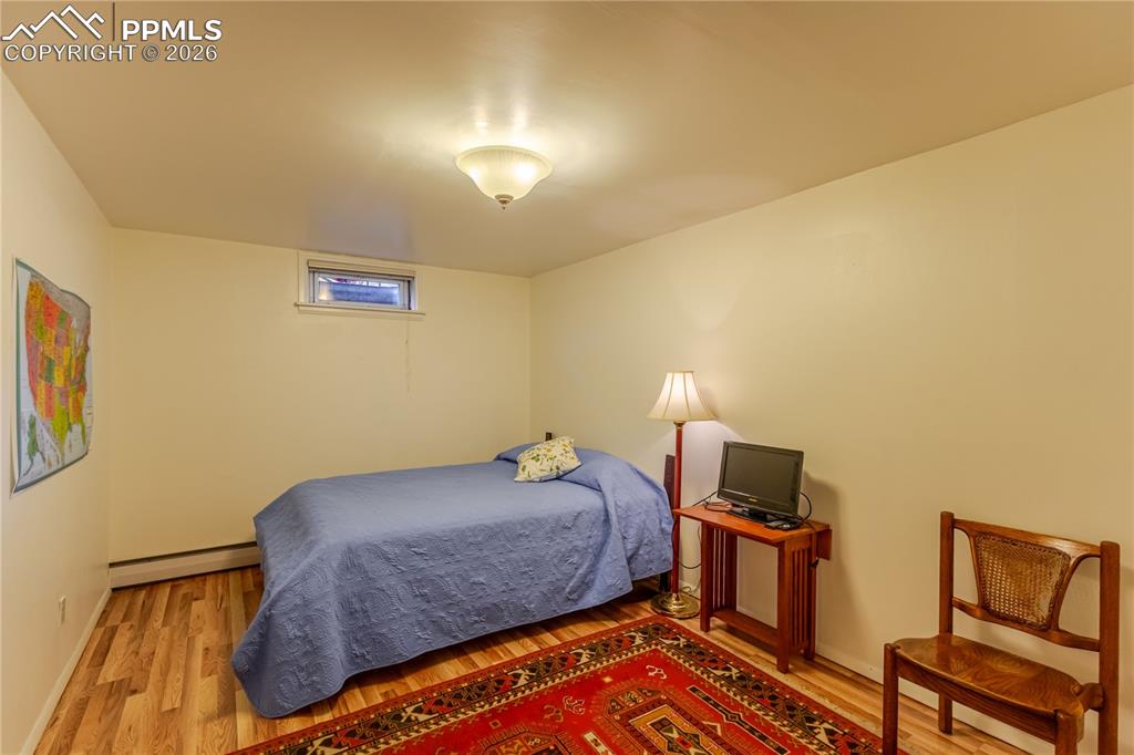 Image 27 of 42: Bedroom