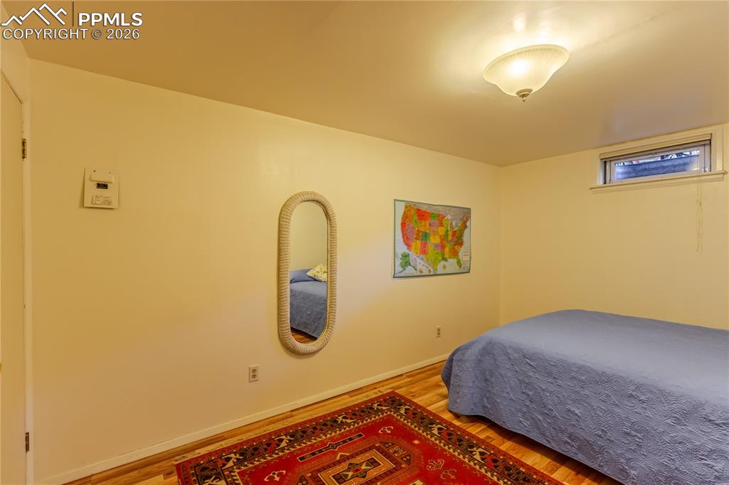 Image 28 of 42: Bedroom