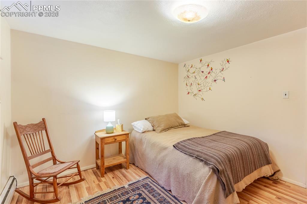 Image 31 of 42: Bedroom