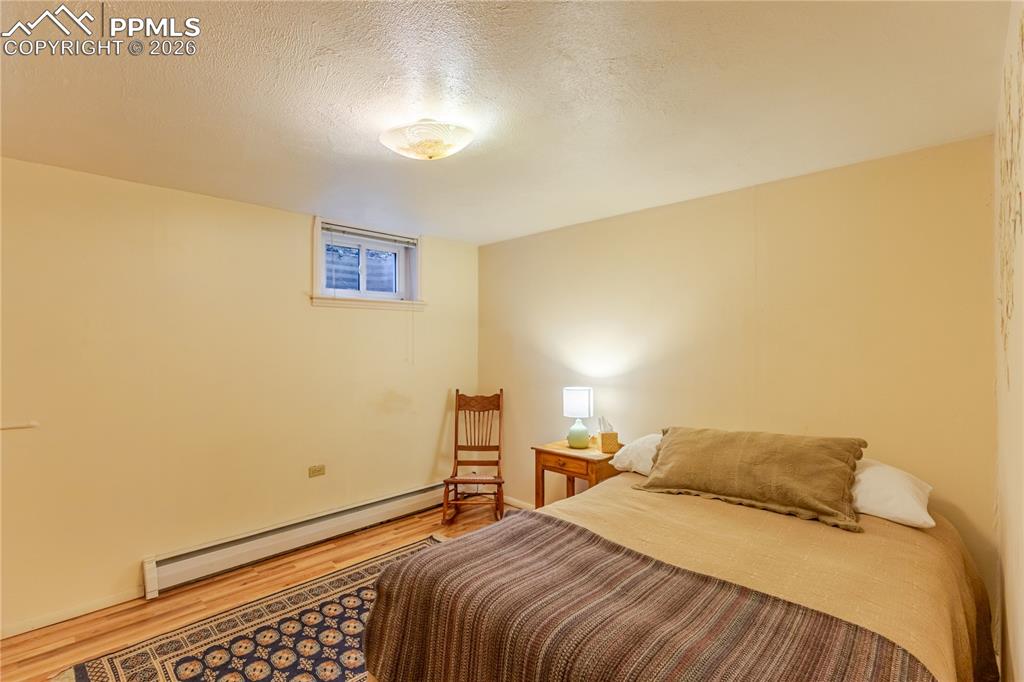 Image 32 of 42: Bedroom