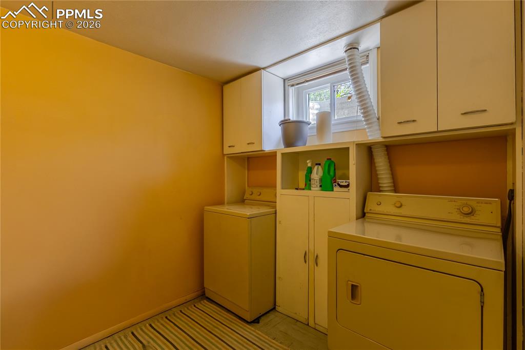 Image 33 of 42: Laundry