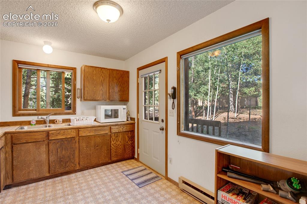Image 12 of 45: Kitchen