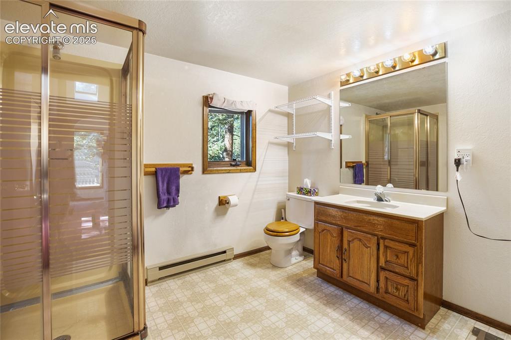 Image 14 of 45: Bathroom