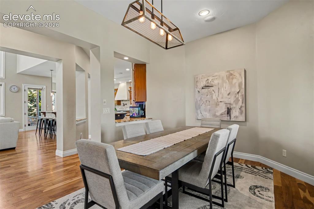 Image 14 of 49: Dining Area