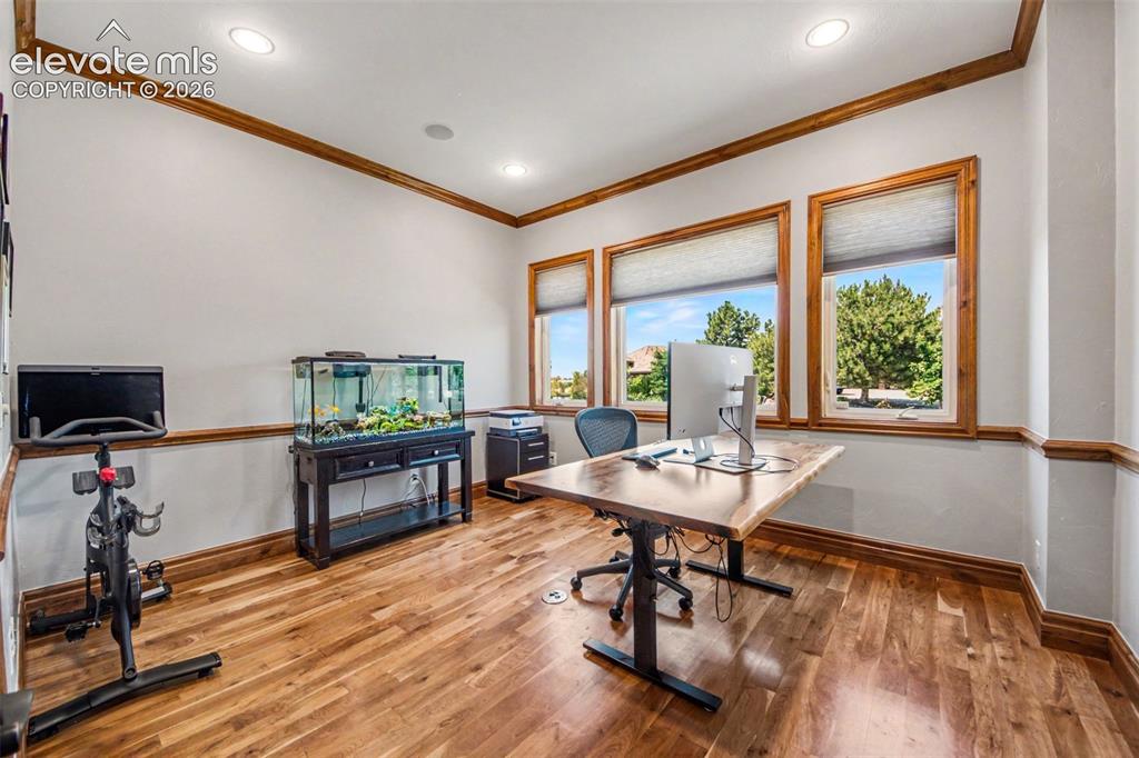 Image 15 of 49: Dining Area