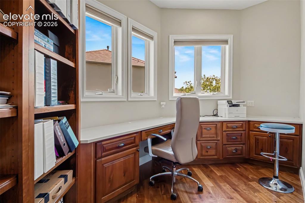 Image 16 of 49: Office