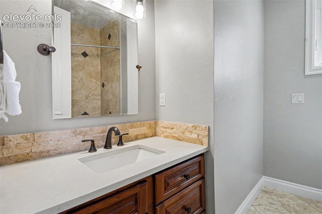 Image 34 of 49: Bathroom