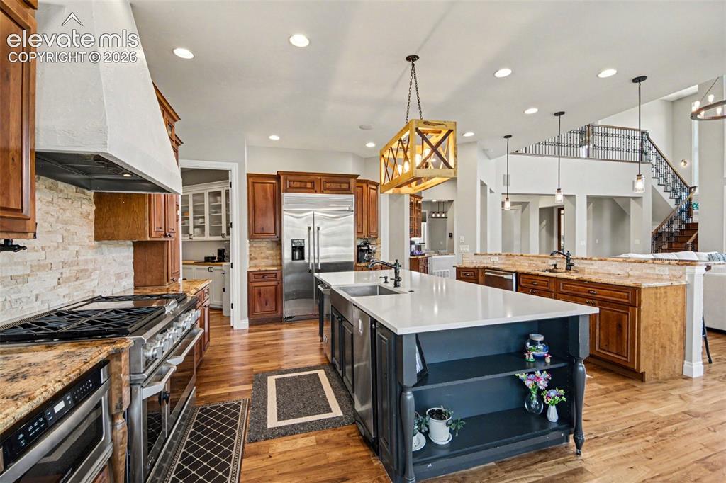 Image 8 of 49: Kitchen