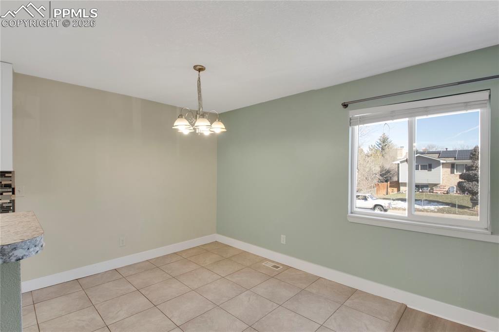 Image 13 of 43: Dining Area