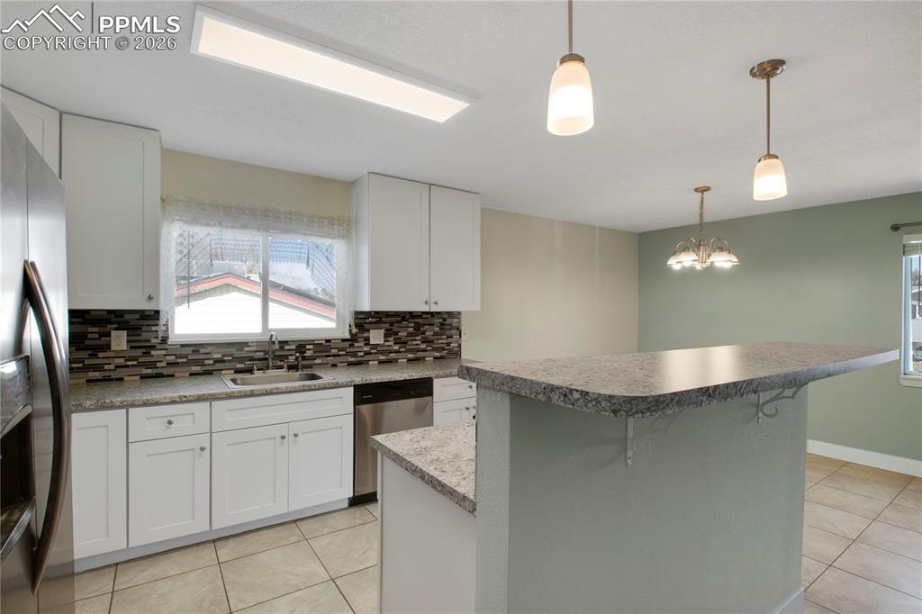 Image 16 of 43: Kitchen