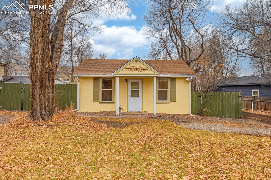 Image 11 of 26: Front of Structure