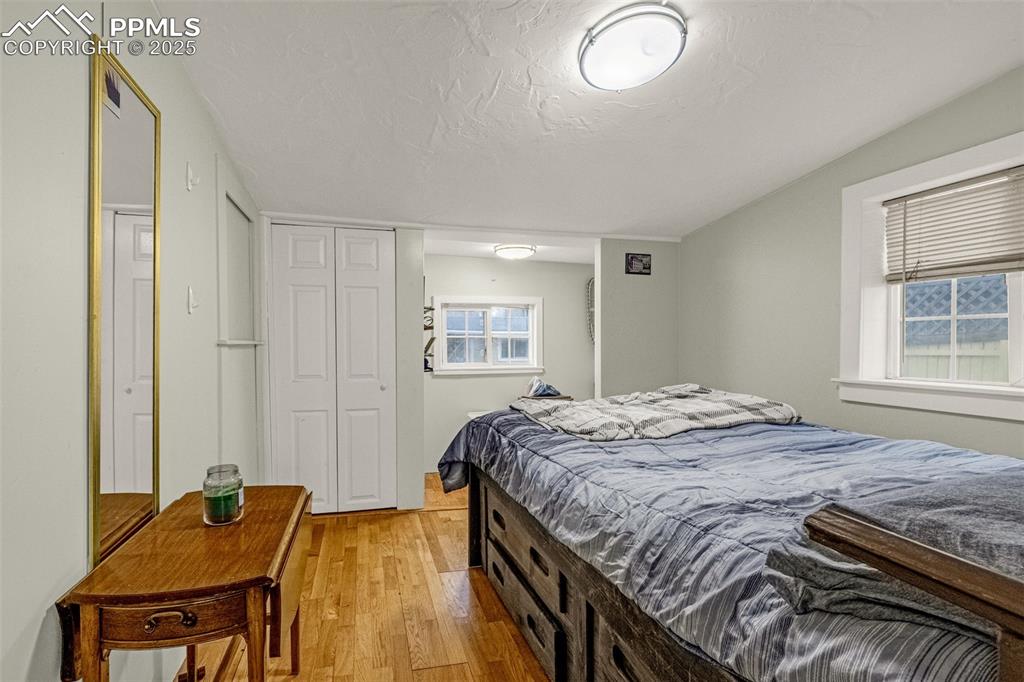 Image 12 of 26: Bedroom