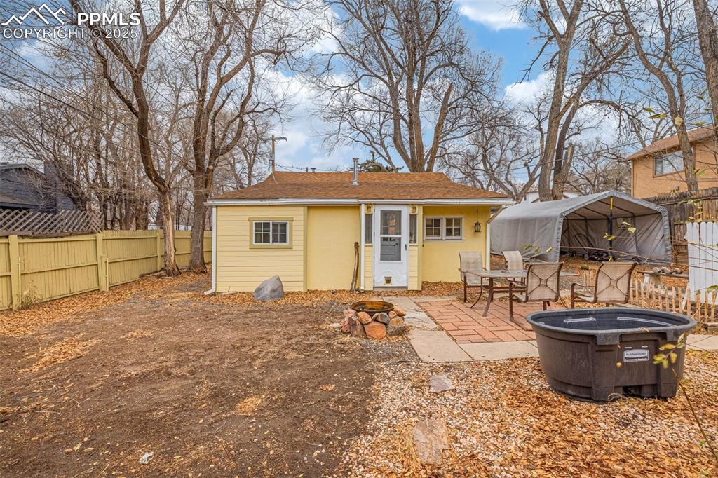 Image 14 of 26: Back of Structure