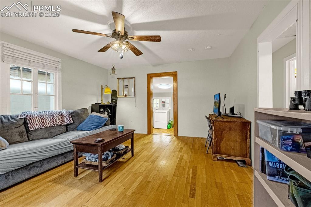 Image 17 of 26: Living Room