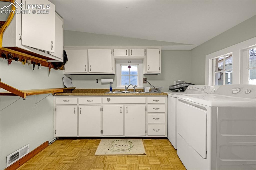 Image 19 of 26: Kitchen