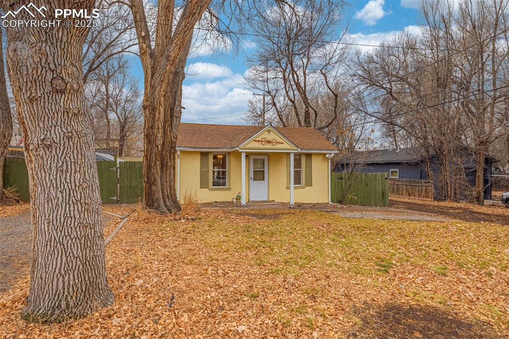 Image 8 of 26: Front of Structure