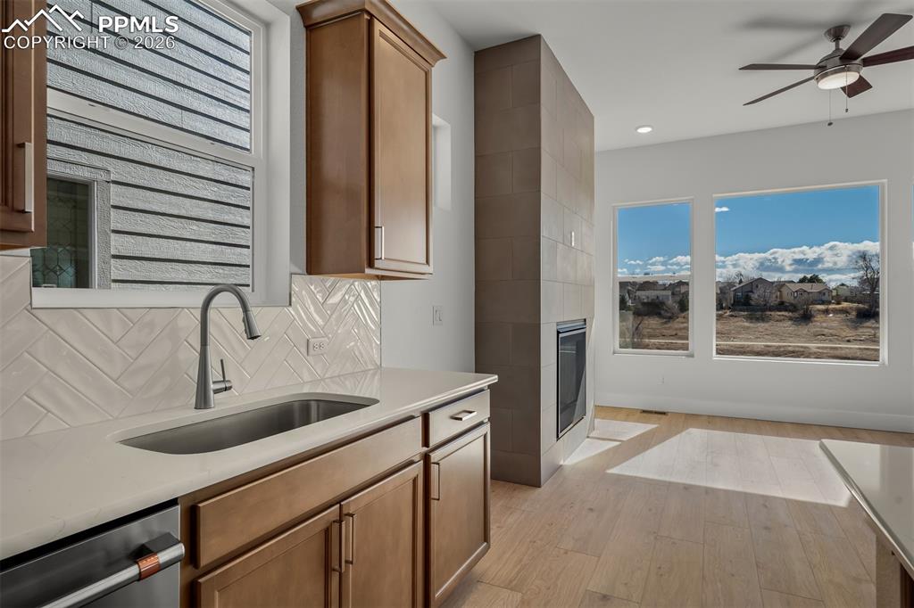 Image 13 of 37: Kitchen