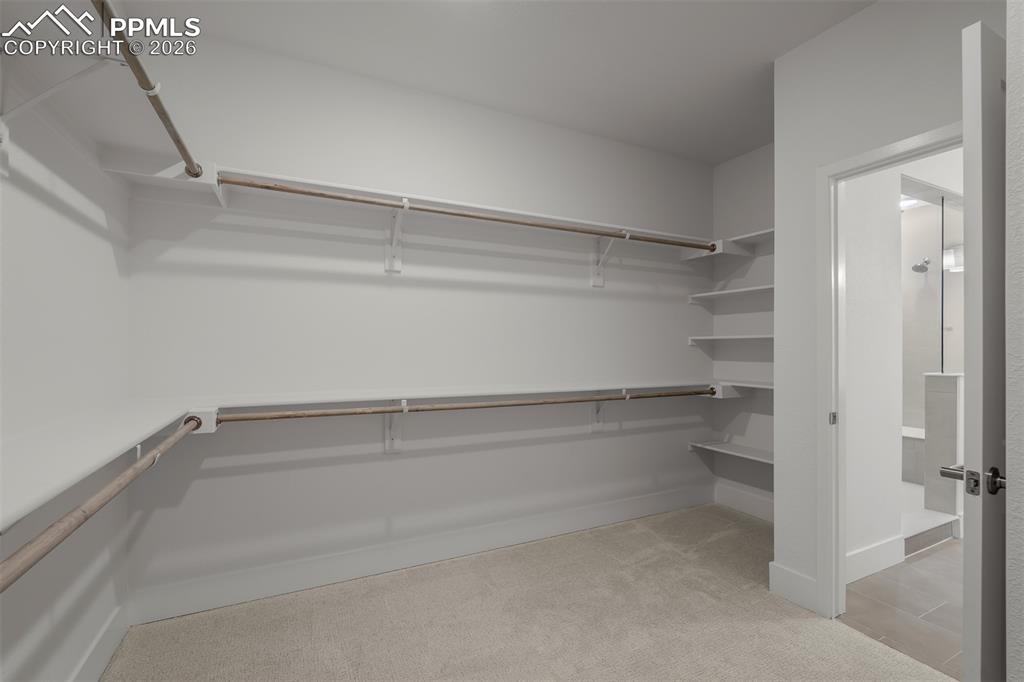 Image 23 of 37: Closet