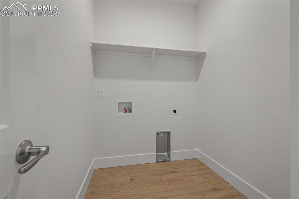 Image 27 of 37: Laundry