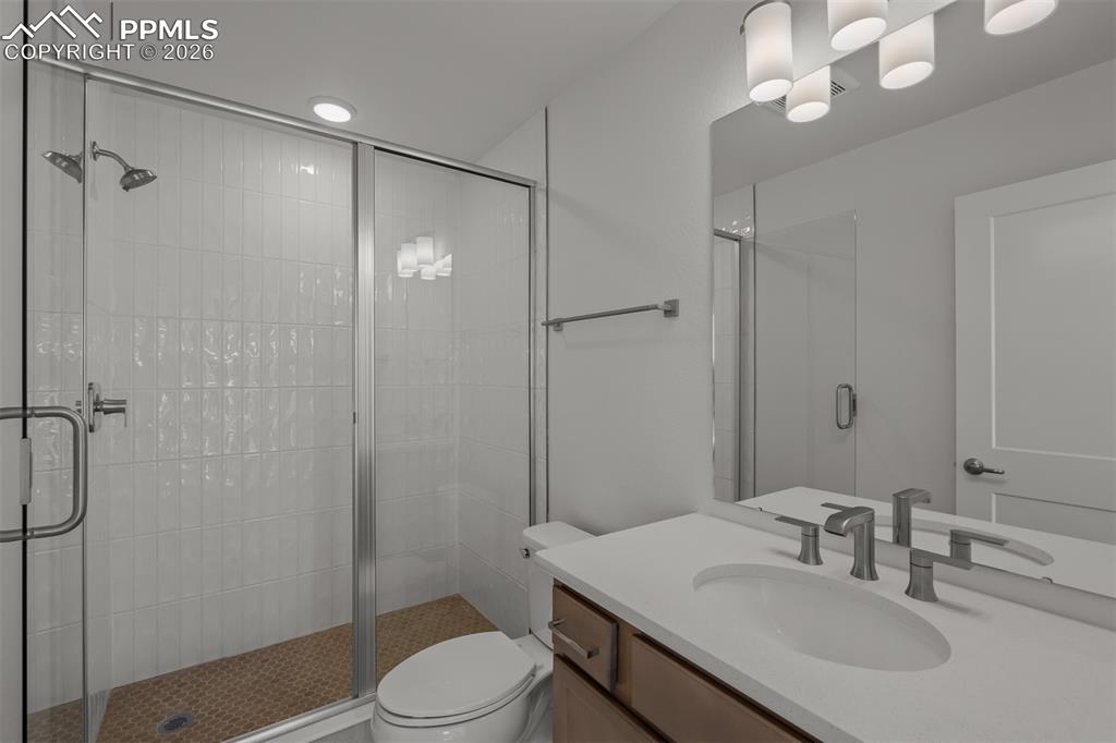 Image 32 of 37: Bathroom