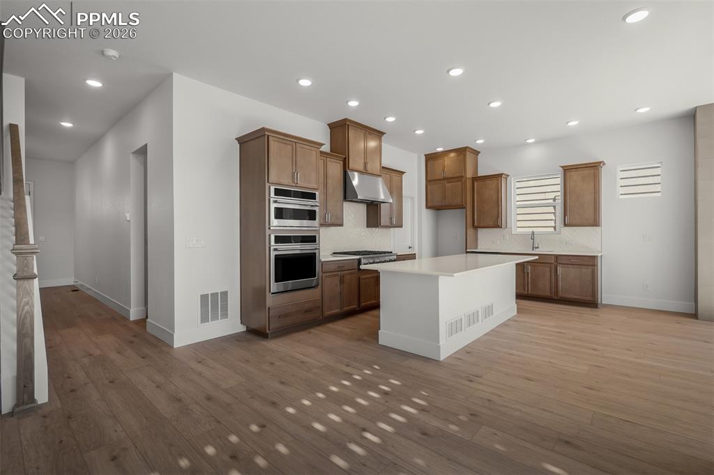 Image 8 of 37: Kitchen