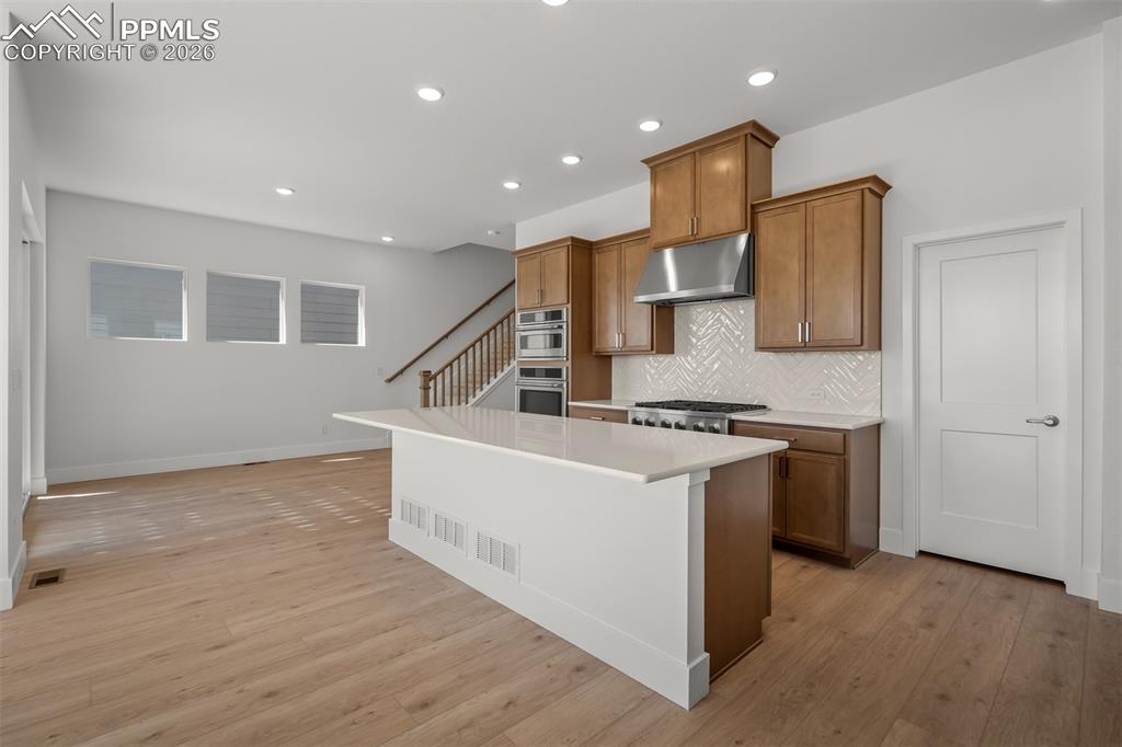 Image 9 of 37: Kitchen