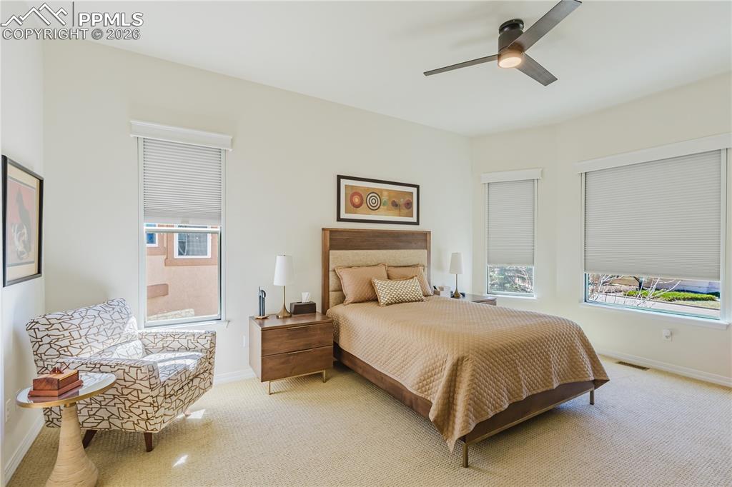 Image 11 of 32: Bedroom