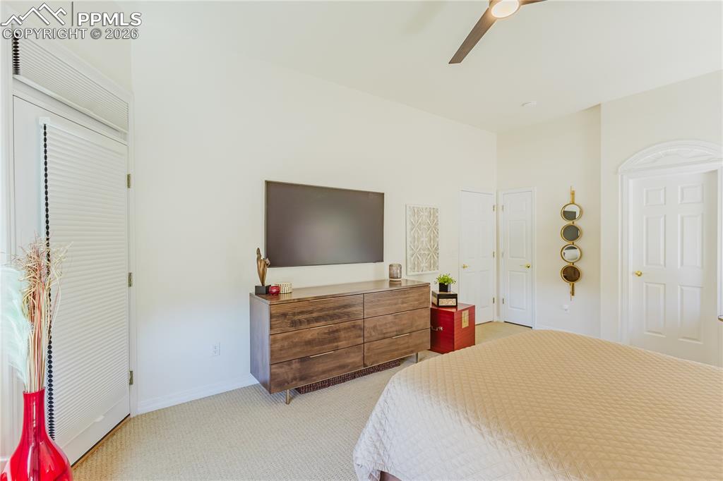 Image 12 of 32: Bedroom