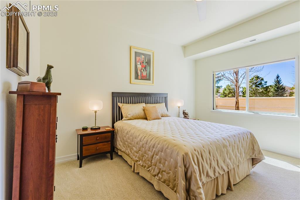 Image 26 of 32: Bedroom