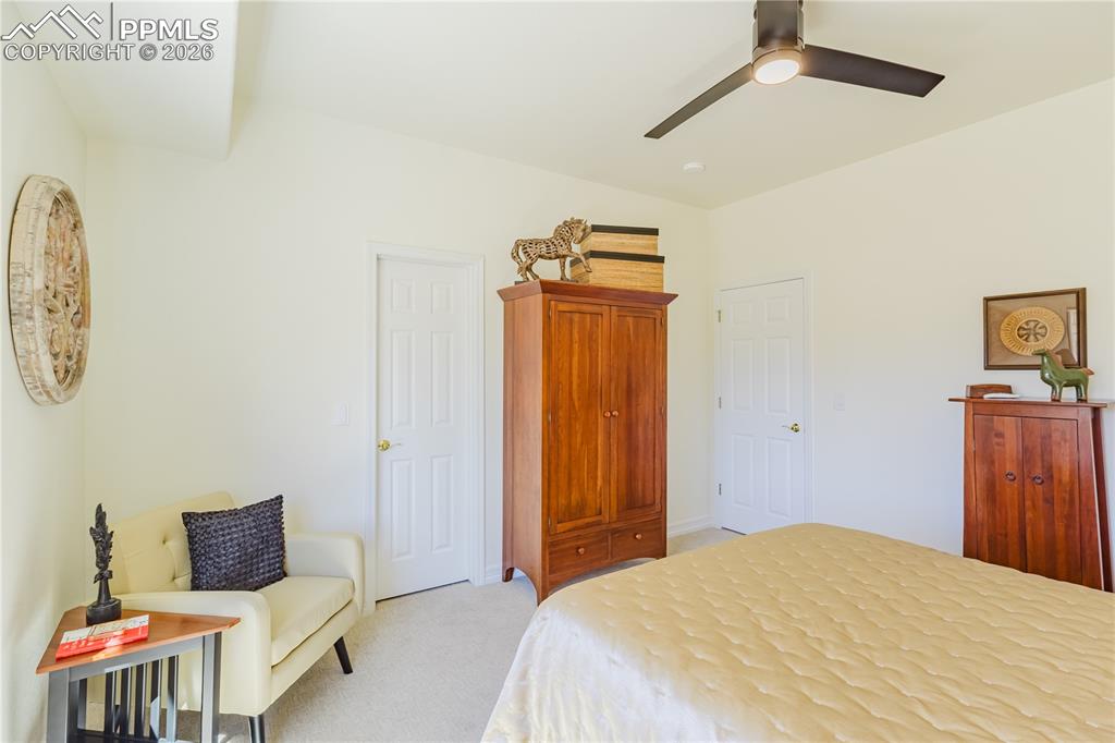 Image 27 of 32: Bedroom