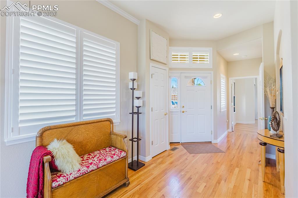 Image 3 of 32: Entry