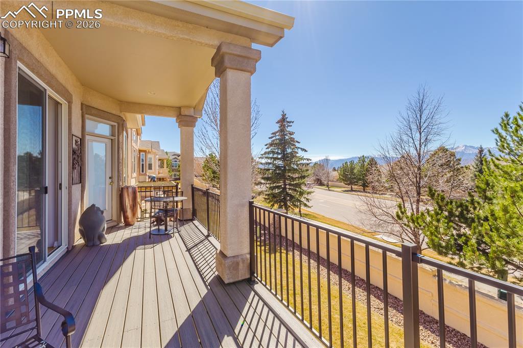 Image 32 of 32: Deck