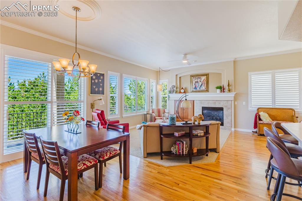 Image 5 of 32: Living Room