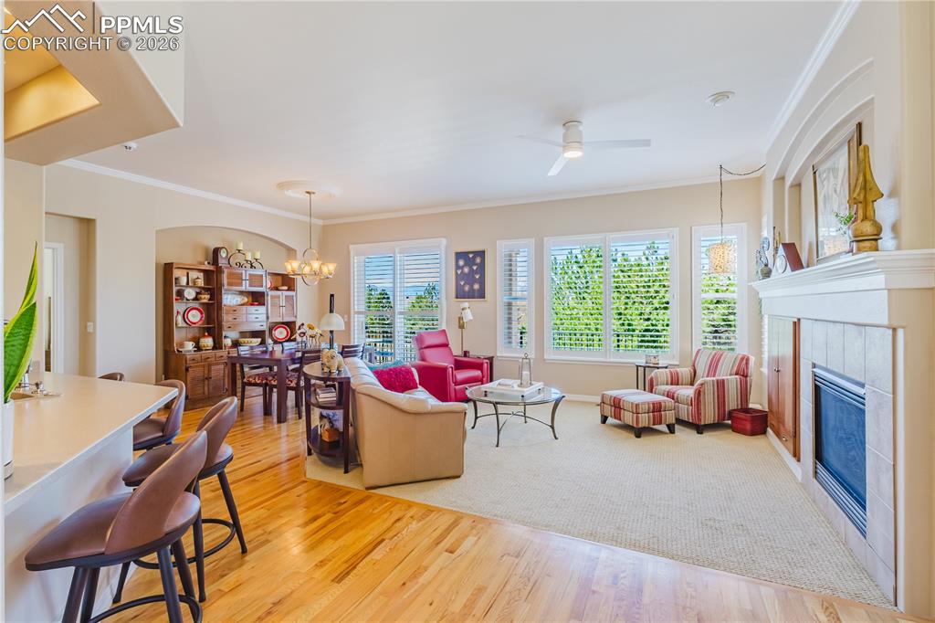 Image 6 of 32: Living Room